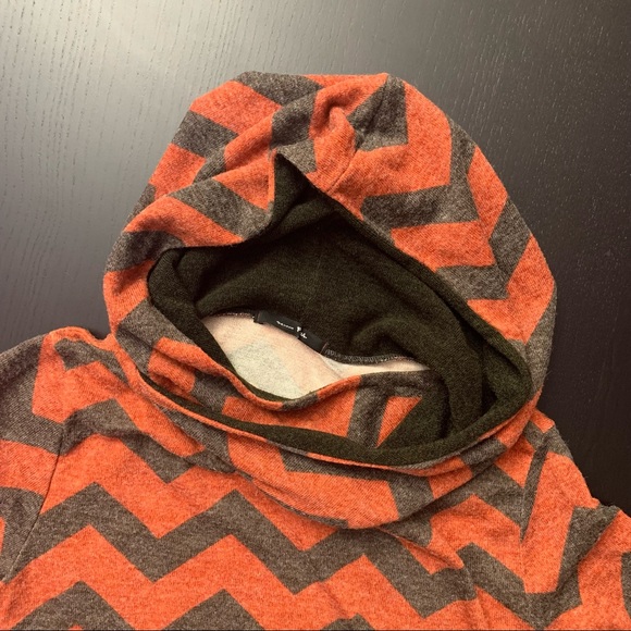 Zigzag pattern Orange hoodie size M - Picture 3 of 3